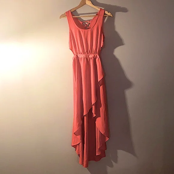 Woman’s Dress - Picture 1 of 15